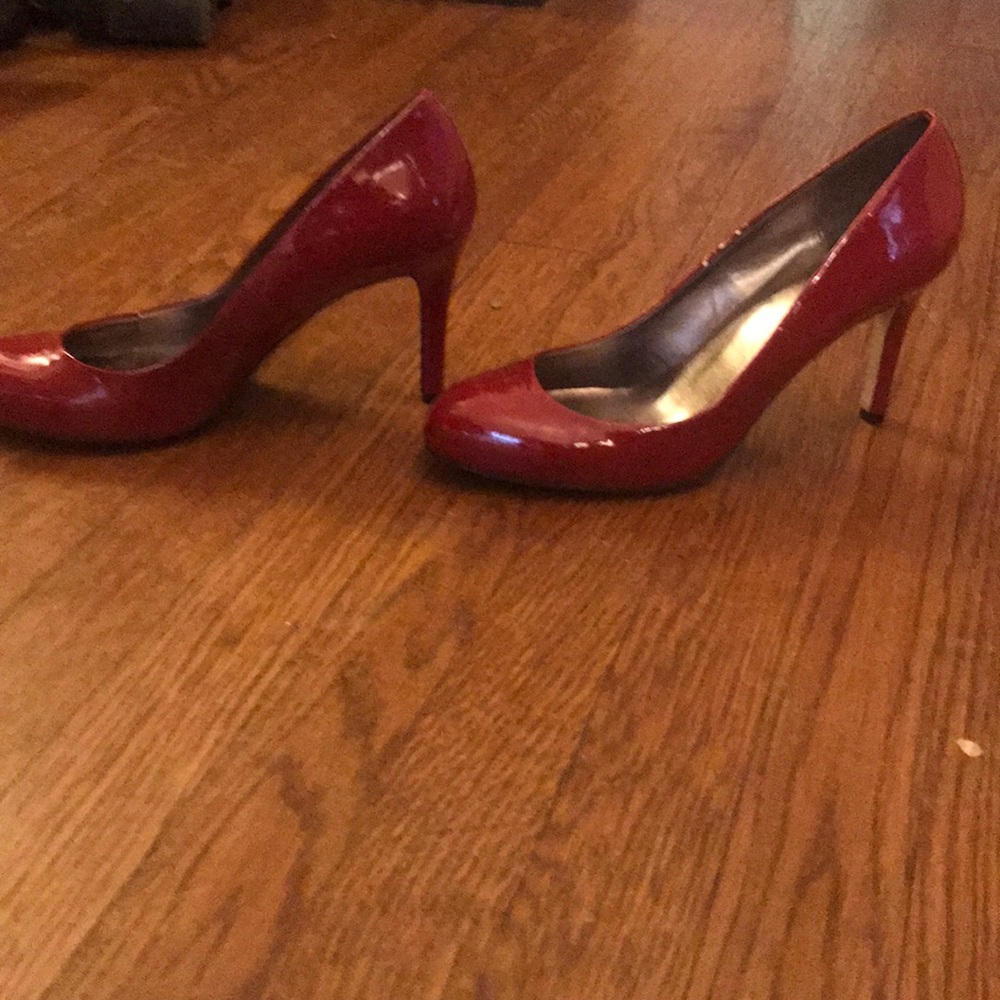 Red pumps